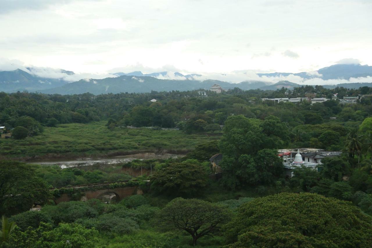 Rivendell Hotel Kandy Exterior photo